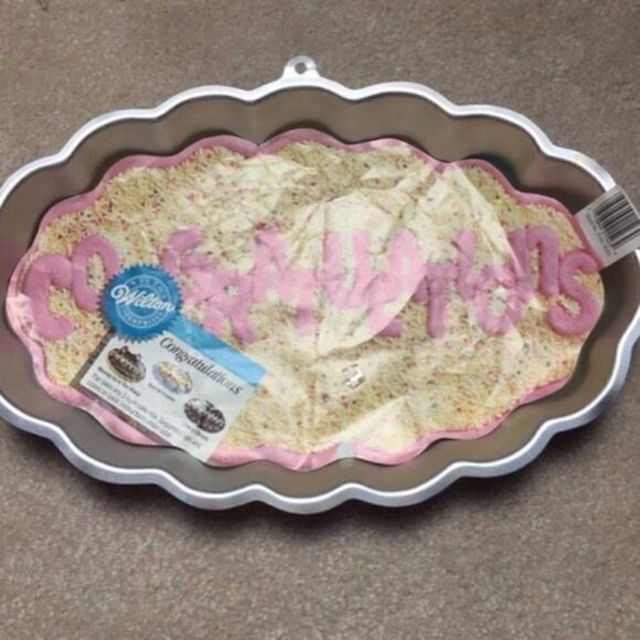 Wilton "Congratulations" Cake Pan - Picture 1 of 3